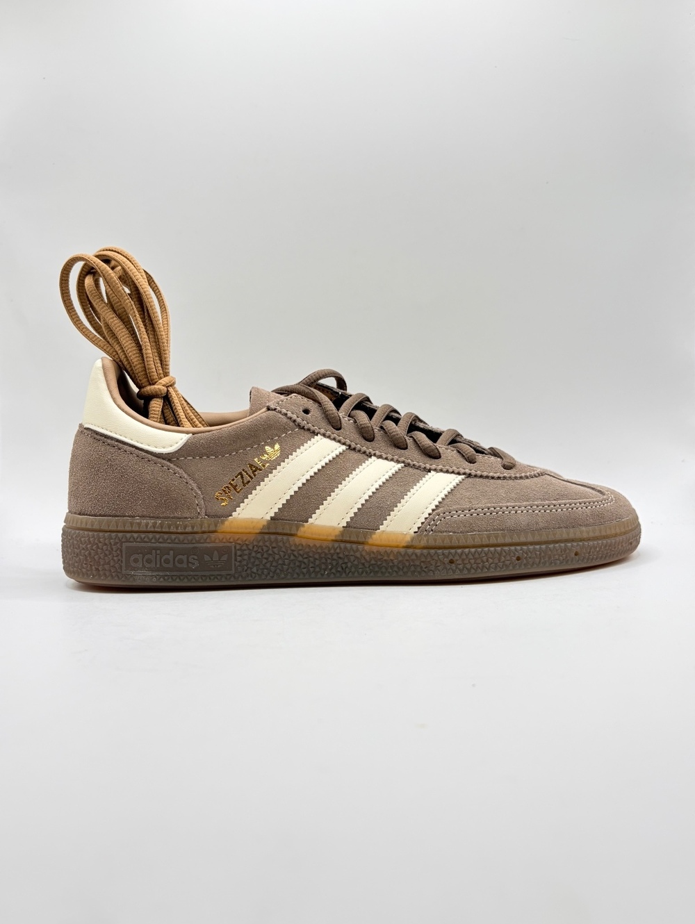 Adidas Handball Spezial sneakers in Earth Strata, Wonder White 7 Men / 8 women